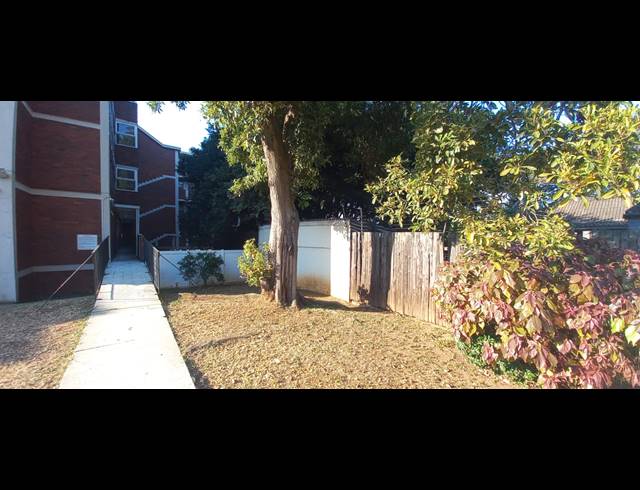 2 BEDROOM FLAT FOR SALE IN ESSENWOOD